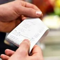 Supermercados, restaurantes, tiendas y más tendrán que dejar facturas físicas