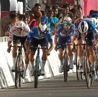 Etapa 1 del UAE Tour: final de esprint entre Fernando Gaviria y Juan Sebastián Molano, video y cómo fue