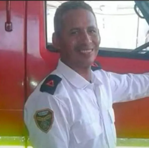 Murió bombero que intentó apagar incendio forestal y quedó atrapado entre llamas