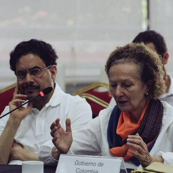 Vera Grabe y el congresista Iván Cepeda,,miembros de la delegación del Gobierno en la mesa de diálogos con el Eln.