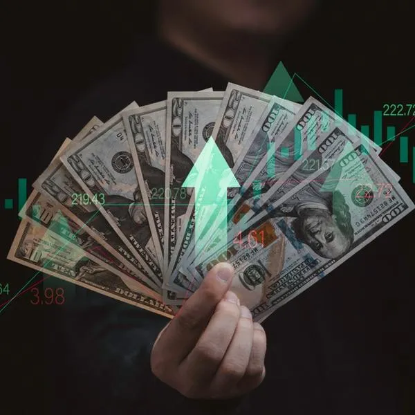 Dólar hoy sigue subiendo y precio se aleja de $3.900, a la espera de datos FED