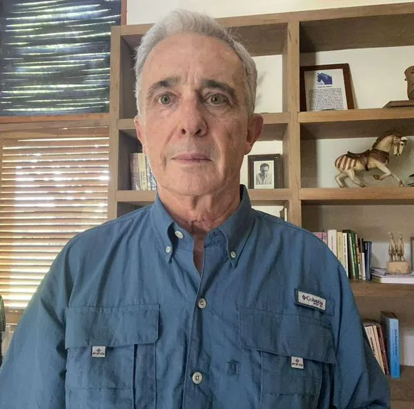 Álvaro Uribe critica video de formación de indígenas en Risaralda y le reprochan