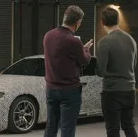 Honor: celular permite prender, apagar y mover un carro solo con mirarlo