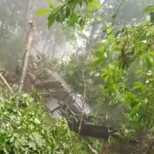 Primeras imágenes del helicóptero de la Policía que se accidentó en Antioquia: hay cuatro muertos.