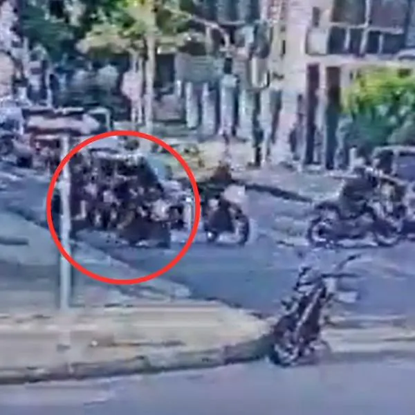 Sicario que atacó a empresario Hernán Roberto Franco Charry en el Parque de la 93 de Bogotá huyó en moto de inocente, al que amenazó con un arma.