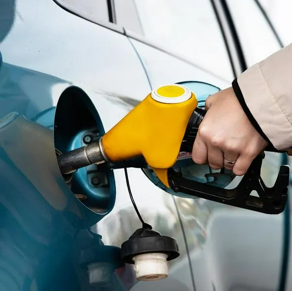 Precio de la gasolina en Colombia subirá 100 pesos antes de marzo