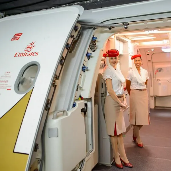 Fly Emirates en Colombia y cuánto le pagan a sus azafatas