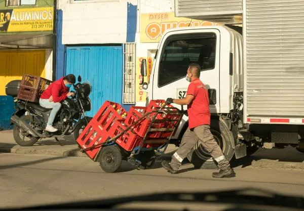 Hasta por caja de cerveza vendida se cobra extorsión en el sur de Bolívar