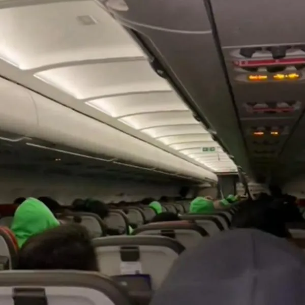 Hinchas de Nacional bravearon a jugadores y directivos en pleno vuelo a Medellín