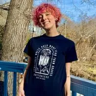 Zoe Wynns, joven cantante que pide que escuchen su música porque no soportaría trabajar 8 horas