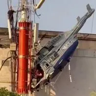 Helicóptero en Medellín que se accidento cuando sobrevolaba en Manrique y quedó colgando de un edificio