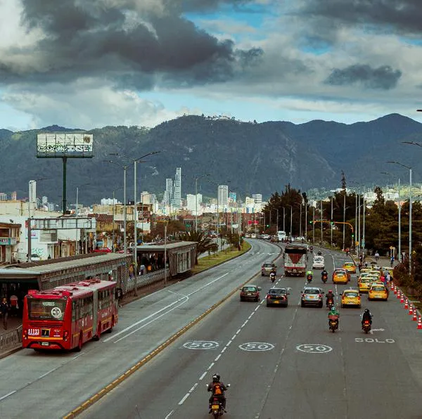 Aparece opción para no tener pico y placa en Bogotá, según confirmó el alcalde Carlos Fernando Galán. Carro compartido sería una alternativa. 