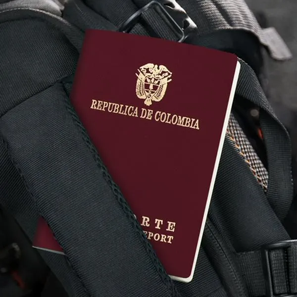 Pasaporte de Colombia, cuya licitación está enredada y ahora el minhacienda dice que no había plata asignada para el contrato.