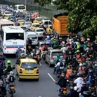 Las aplicaciones de transporte en moto son ilegales en Colombia, pero así funciona su negocio