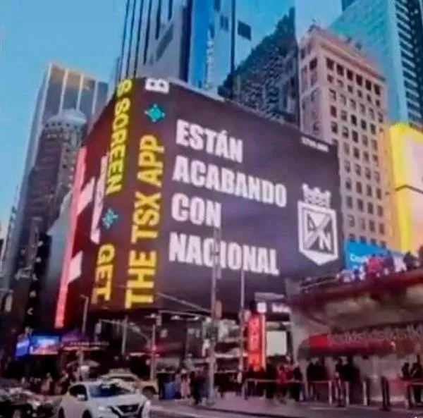 Hasta con pantalla en Times Square hinchas de Nacional protestaron contra directivas del equipo