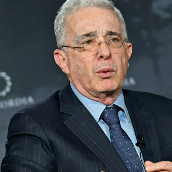 Uribe podría acreditarse como víctima ante la JEP en investigación por atentado en posesión