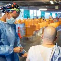 Se vacunó más de 200 veces contra la covid-19 y esto le pasó