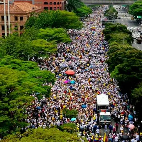 Protestas en Medellín contra Gustavo Petro el 6 de marzo. Policía dice que hubo 52.000 personas en todo el país.
