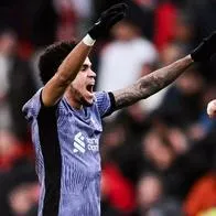Hinchas del Liverpool palpitan partido contra Manchester City; hicieron pedido a Luis Díaz