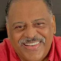 Wilfrido Vargas, quien fue internado en una clínica por un cuadro de influenza tipo A y neumonía.