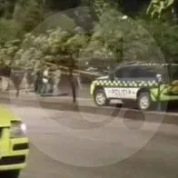 Ataque sicarial en la loma de Los Balsos en El Poblado (Medellín) deja dos muertos y un herido. La víctima sería cabecilla de banda criminal e iba en un BMW