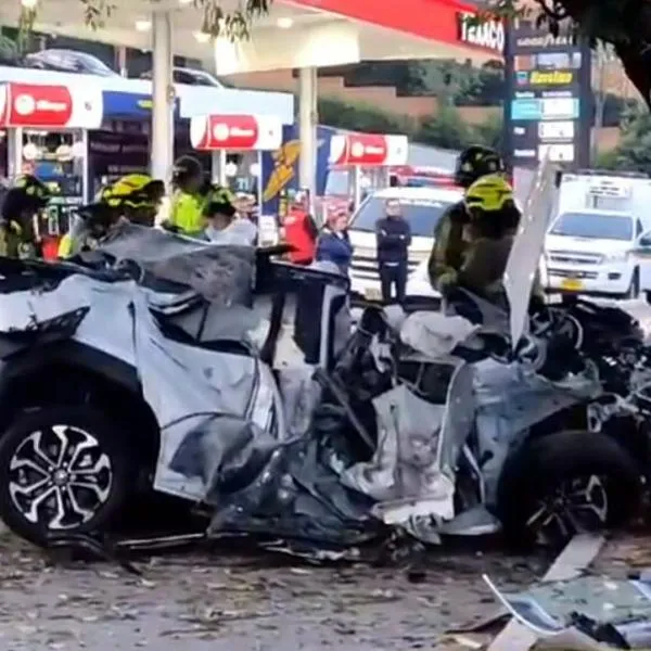 Bogotá hoy: accidente la calle 127 con séptima dejó muertos y carro destruido