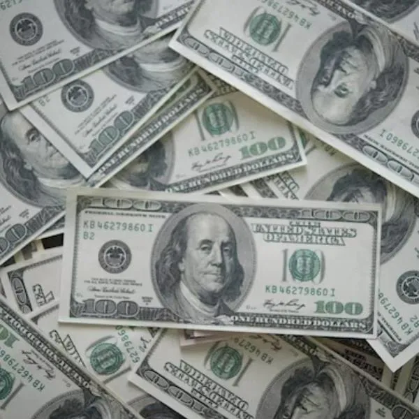 Precio del dólar se acerca a $3.900 en Colombia y TRM emociona a compradores