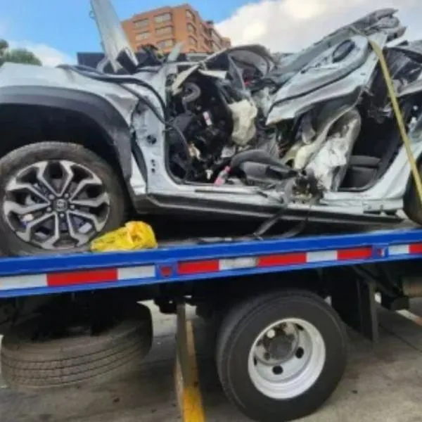 Se conocen nuevos datos del conductor que murió en la carrera Séptima con calle 127, en Bogotá. El carro quedó casi destruido. 