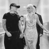 Feid y Karol G, a quienes les grabaron dándose su primer beso en público durante los Billboard Women in Music.