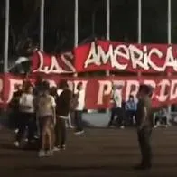 Hinchas del América bajaron bandera feminista en Cali.