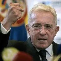 Curiosa vaca que propone Álvaro Uribe por vías de Antioquia,