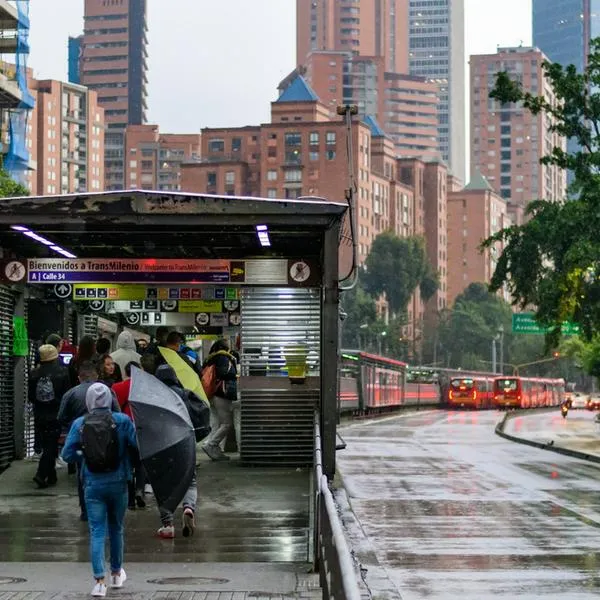 Cierres de varias estaciones de TransMilenio por obras del metro . Shutterstock