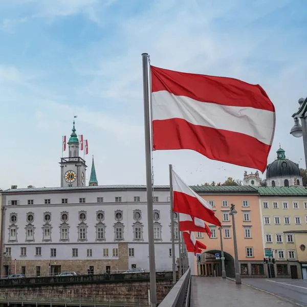 Vacantes del Sena en Austria; pagan piquetes aéreos