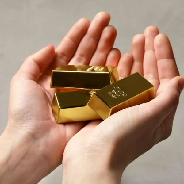 Foto de lingotes, en nota de que aclaran si se puede fabricar oro y explican por qué se cree que es posible hacerlo