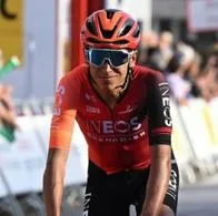 Egan Bernal sufrió caída en Vuelta a Cataluña después de sorprender a Pogacar: video y qué le pasó