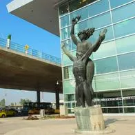 Foto del aeropuerto El Dorado, en nota sobre la terminal aérea qué se puede hacer como planes que muchos viajeros no conocen