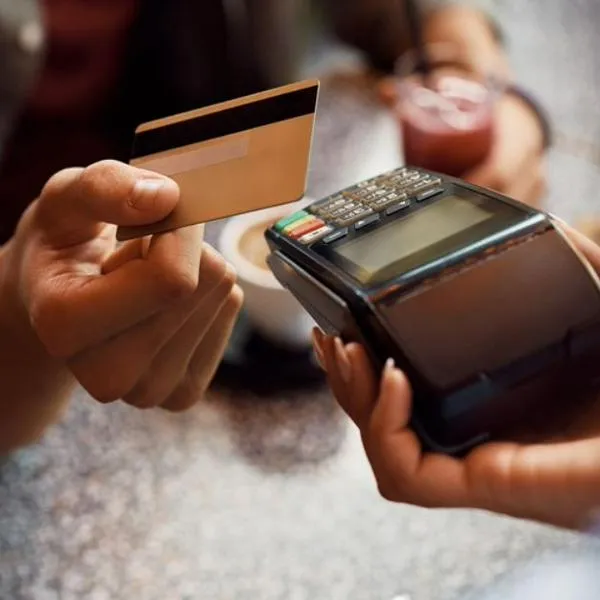 Los usuarios de tarjetas de crédito en Colombia pueden gozar de varios beneficios por pagar comida, gasolina y viajes, según experto.