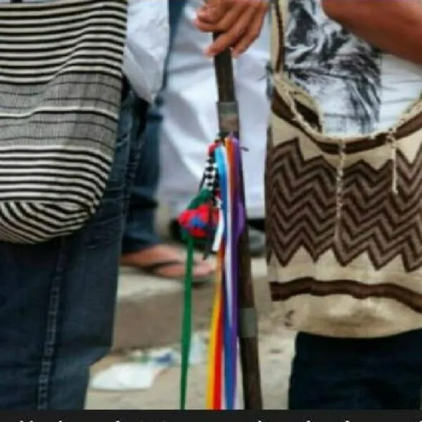 Instalan explosivos en carro de líder indígena; comunidades señalan a disidencias de “Iván Mordisco”