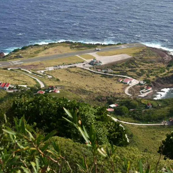 Foto de Saba, en nota de cuál es la pista de aterrizaje más corta del mundo: no todo avión puede usarla