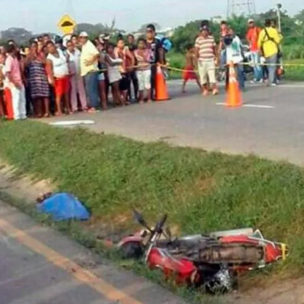 Bebé de un año muere al caer de los brazos de su madre en un accidente de motocicleta en Caimito, Sucre