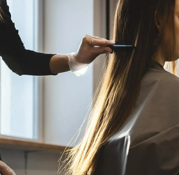 Diferencia entre pelo o cabello y cuál es la forma correcta de uso para cada una.
