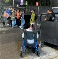 Mujer en silla de ruedas dijo que no garantizaron su entrada al FEP; responsable respondió