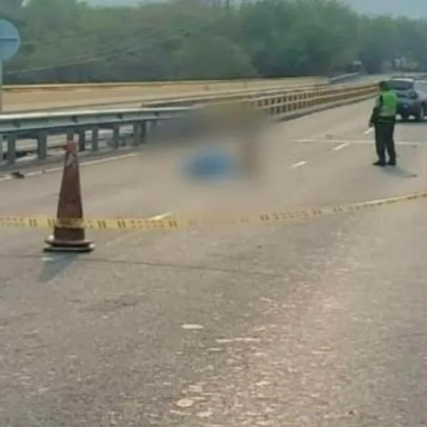 Mujer que iba en moto murió luego de que una camioneta la atropellara, en Tolima