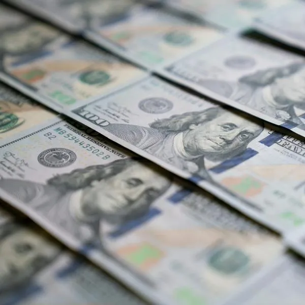 Dólar hoy cayó y quedó abajo de los $3.900, esperando decisiones en Colombia