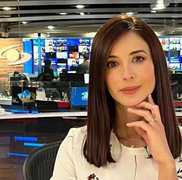 Por qué Alejandra Giraldo no ha salido en Noticias Caracol. La presentadora se encuentra fuera del país y lleva casi una semana sin presentar el noticiero.