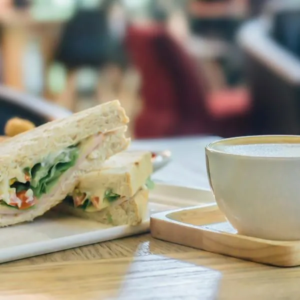 Qué tan caro es un sandwich en el aeropuerto el Dorado de Bogotá