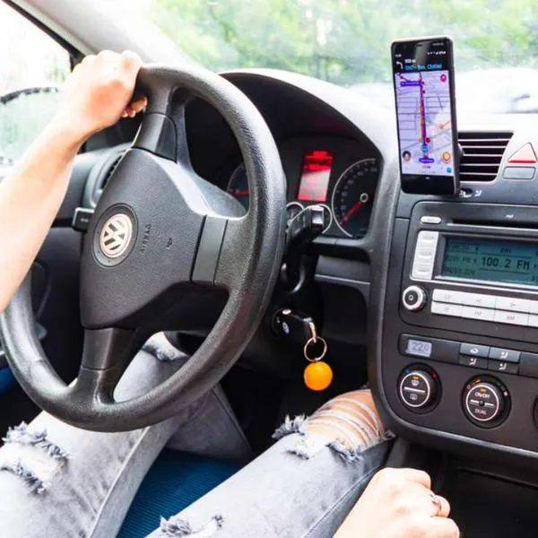 Foto de conductor, en nota de cómo utilizar Waze sin internet en Colombia.