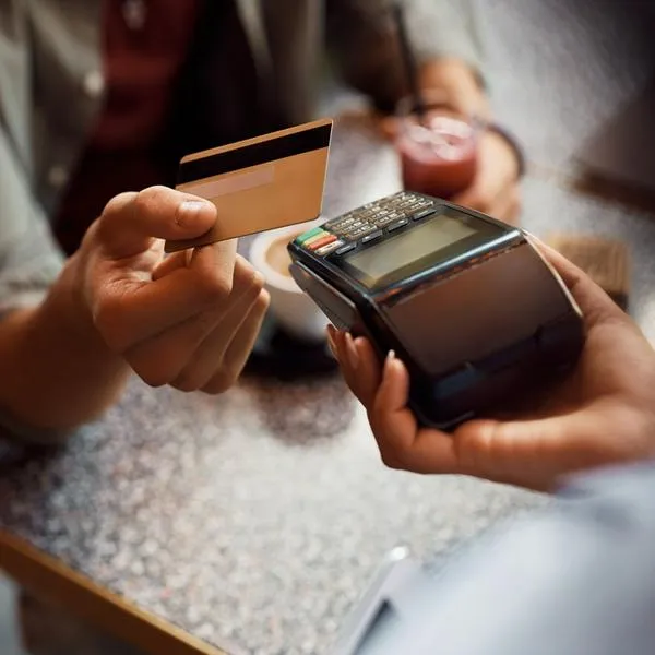 Qué usan más los colombianos entre tarjetas de crédito y cuentas de ahorro