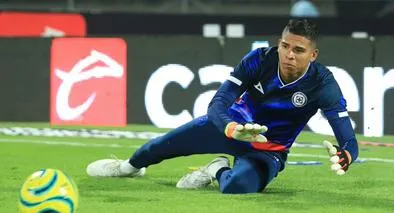 Kevin Mier saldría de Cruz Azul a los 6 meses de haber llegar por una oferta que llegaría del Brighton de la Premier League.