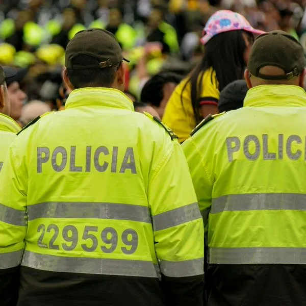 Robo de moto en Bogotá resultó con 2 policías accidentados y un arma perdida